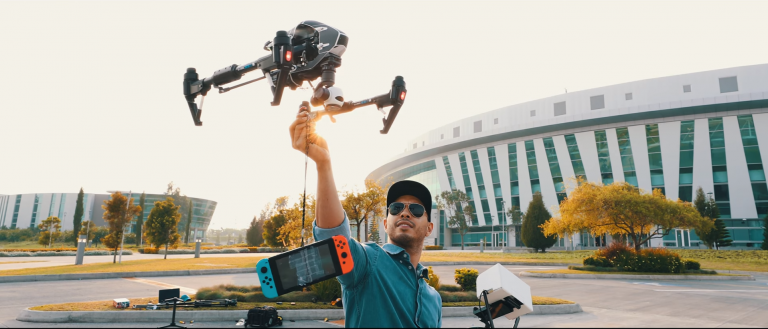 Wat gebeurt er als je een Nintendo Switch laat vallen van 300 meter hoogte?