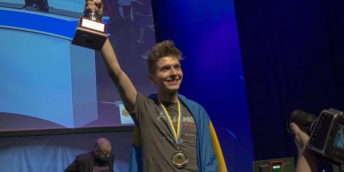 Dit is het enorme bedrag wat de best verdienende FIFA speler ter wereld binnen krijgt