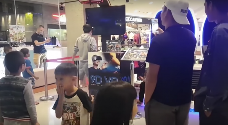 Deze gamer neemt virtual reality gaming iets te serieus