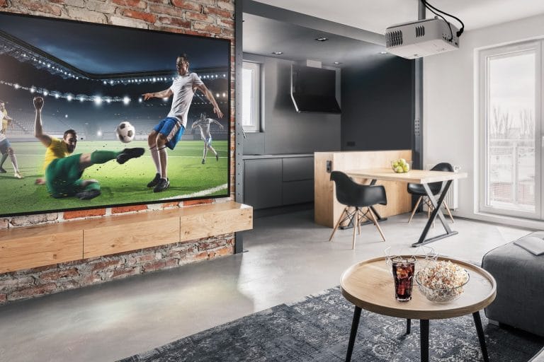 Spotgoedkoop gamen op een 500 (!) inch scherm, dat kan