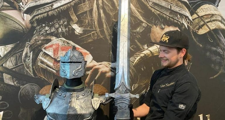 Belgische chocolatier maak live size replica van het harnas en het wapen uit The Elder Scrolls Online