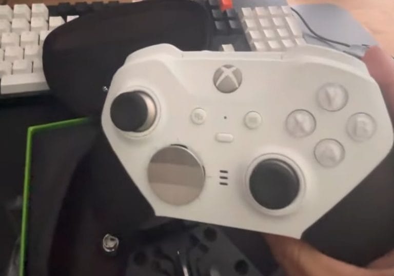 Video opgedoken van een witte Xbox Elite Series 2-controller