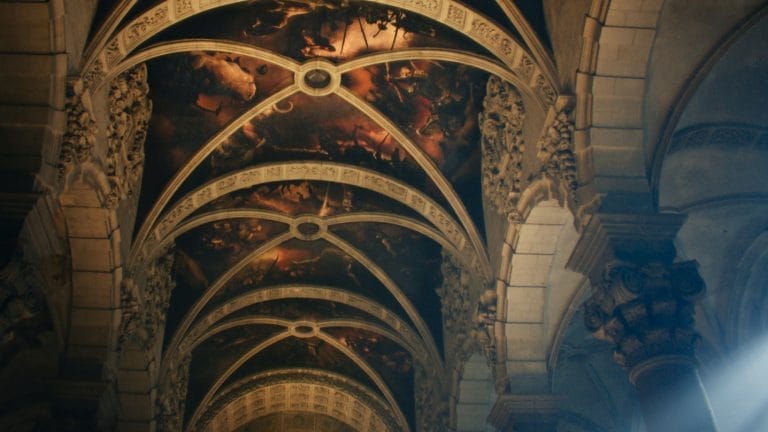 Demonische kunst naar een kathedraal in Frankrijk in deze Diablo IV open bèta live action trailer