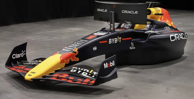 Racen als Max Verstappen? Dat kan met deze Red Bull racesimulator van 120.000 euro