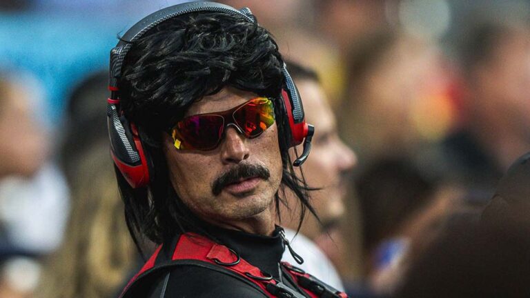 Dr. Disrespect is weer aan het streamen en ontkent seksueel getinte berichten te hebben gestuurd naar een minderjarige