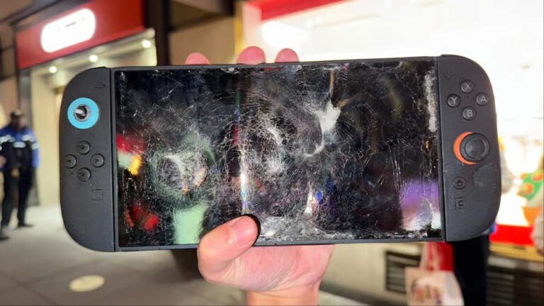 YouTuber breekt zijn Nintendo Switch 2 met een hamer en wordt de eerste speler die wordt verbannen van de winkel